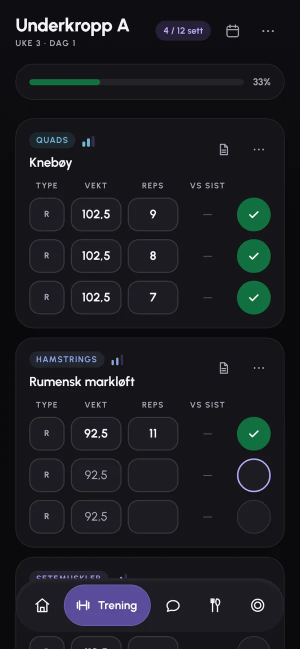 En treningsøkt i gang, med vekt og repetisjoner for hvert sett.
